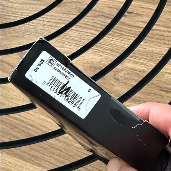 Calvin Klein - Picture 3 of 6